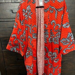 Chico’s Like New Vibrant Orange-Red Floral Kimono-Topper Size 2 Chico’s